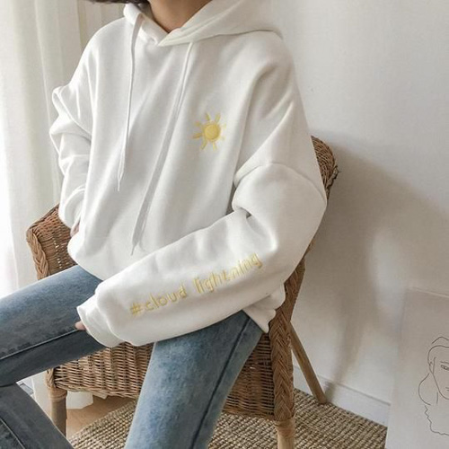 Áo khoác hoodie màu trắng dễ phối đồ